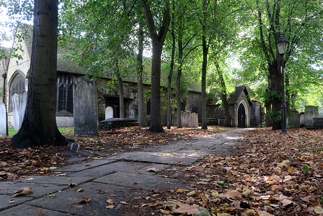 IMG 3404-001-St Margaret's Churchyard2