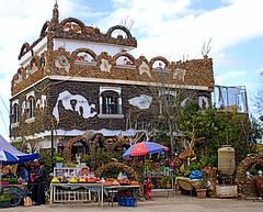 Maison traditionnelle et artisanale.