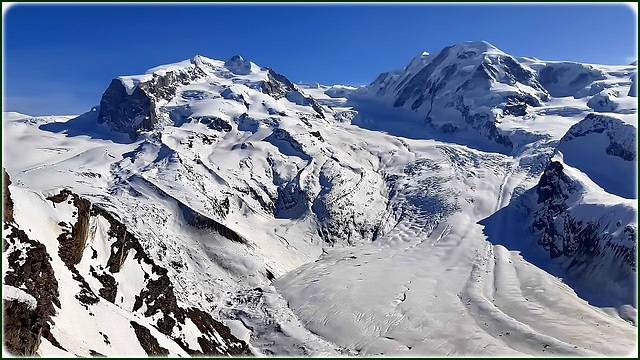 Zermatt : Un panorama mozzafiato ! il ghiacciaio riparato dai venti caldi e dal sole estivo