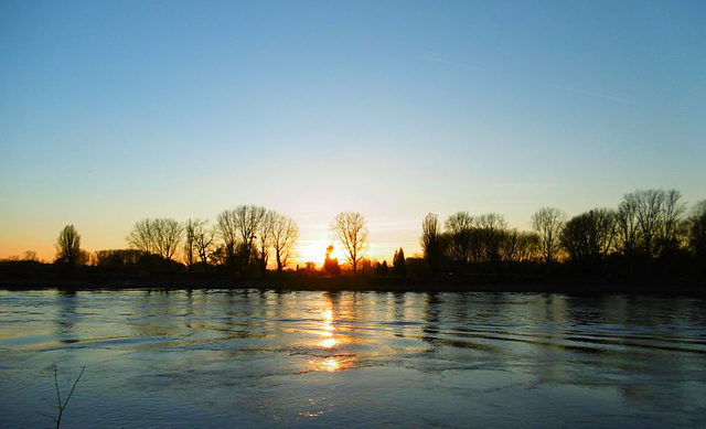 Sonnenuntergang am Rhein