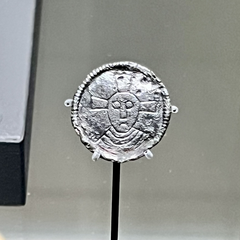 Rijksmuseum van Oudheden 2023 – The Year 1000 – Fibula with face of Jesus