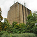 Der Hochbunker am Mathias-Stinnes-Platz (Gartenstadt Welheim, Bottrop) / 20.10.2021