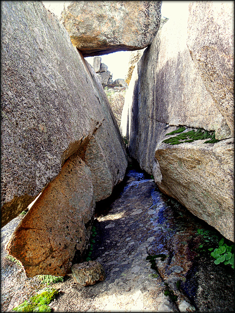 Narrow granite corridor, Sierra de La Cabrera