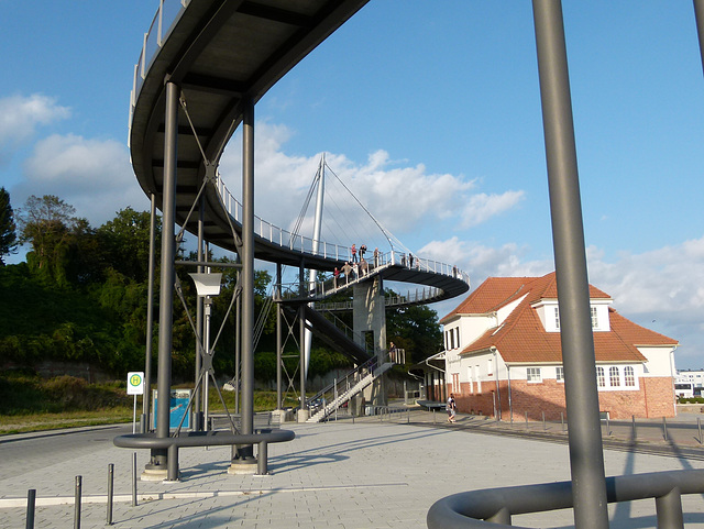 Neue Fußgängerbrücke am Hafenbahnhof Sassnitz