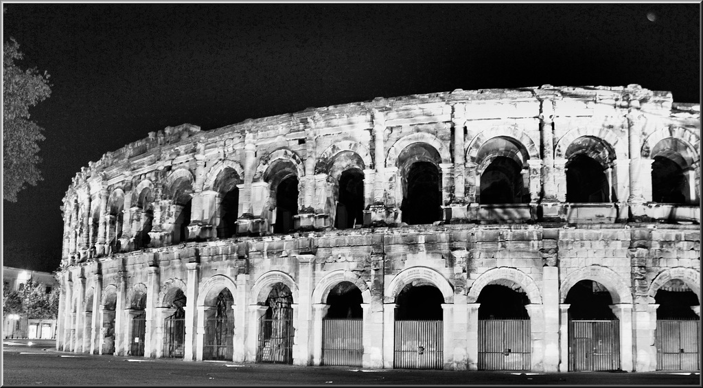 Nîmes (30) 20 novembre 2013. Les arènes.