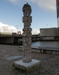 Rotterdam newspaper sculture? (#0237)