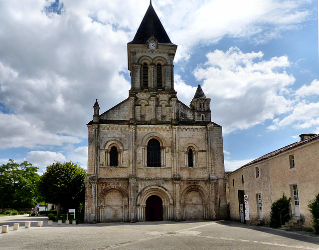 Nieul-sur-l'Autise - Abbaye Royale Saint-Vincent