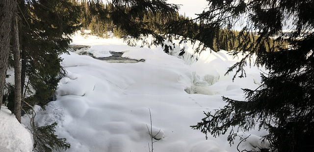 Tännforsen - frozen waterfall