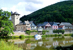 DE - Dausenau - Spiegelung in der Lahn