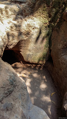 im Museum von Cu Chi - verschiedene Arten von Eingängen zum Tunnelsystem (© Buelipix)