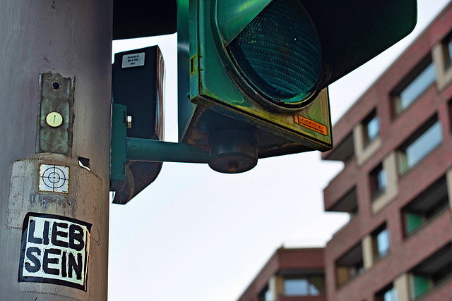 Die Fußgängerampel leuchtete Rot... - Hamburg