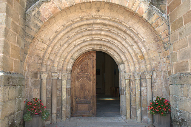 Portail de l'église de Manglieu