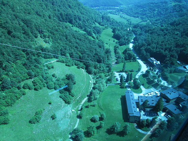 Overview to Fuente Dé. Overview to Fuente Dé.