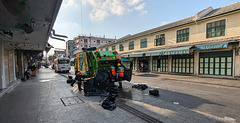 Éboueurs au travail / Garbage men at work