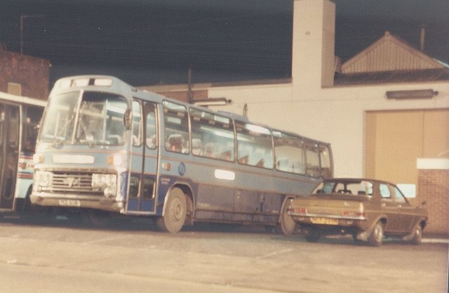 267/05 Premier Travel Services PCE 601R at Great Yarmouth - Sun 1 Dec 1985