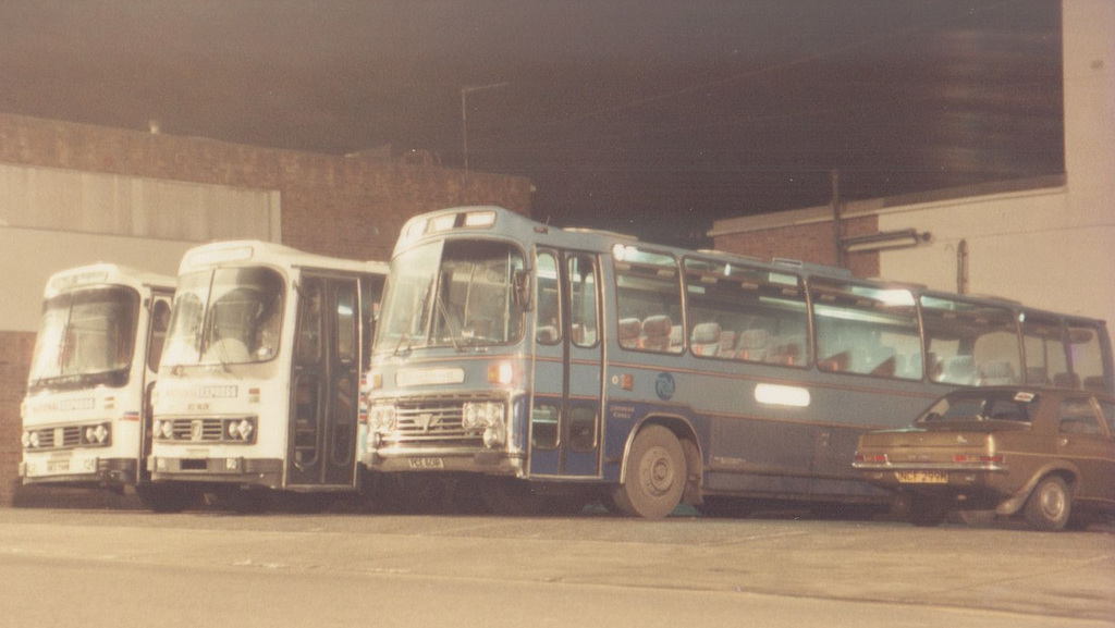 267/06 Premier Travel Services PCE 601R at Great Yarmouth - Sun 1 Dec 1985