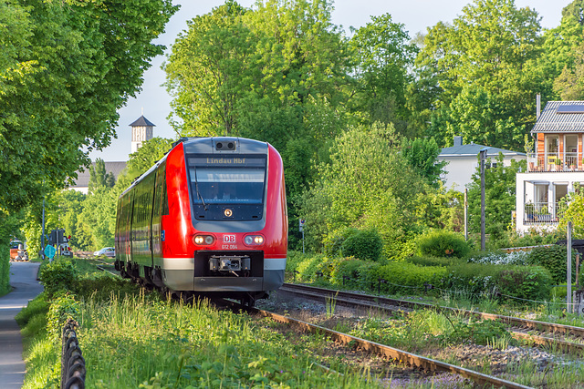 612 084 der DB fährt von Aeschach Richtung Lindau Hbf