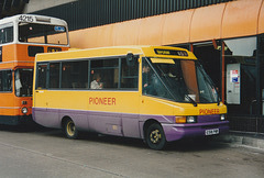 Pioneer E518 PWR in Rochdale bus station – 11 Oct 1995 (290-33)