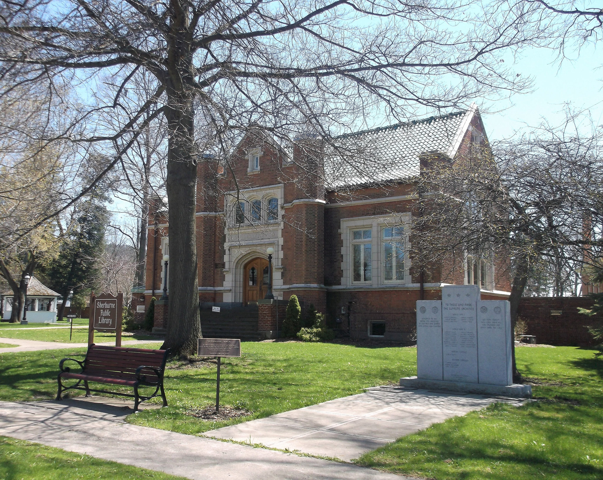 Public library / Bibliothèque municipale