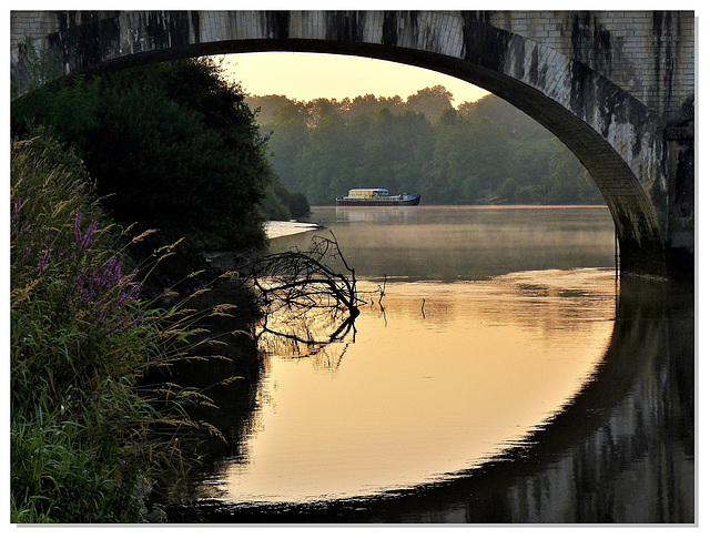115 La péniche. 115 La péniche.