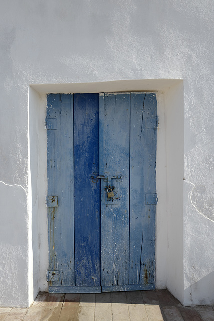 Castro Marim, porta azul