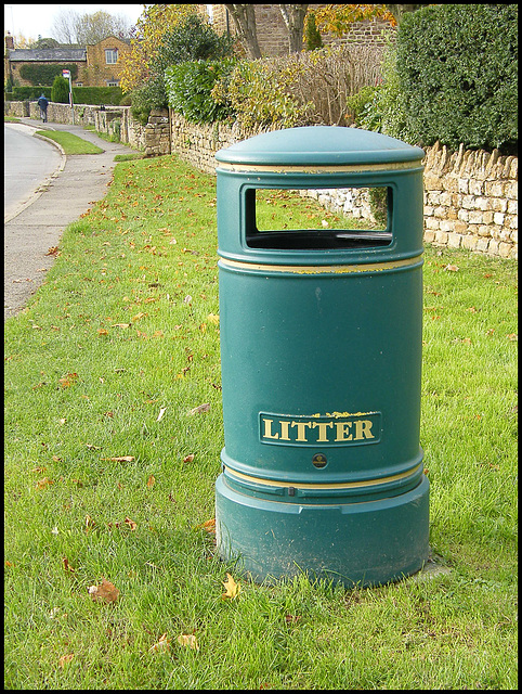 Milcombe litter bin