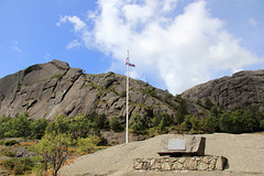 Memorial to 4 members of the New Zealand Air Force