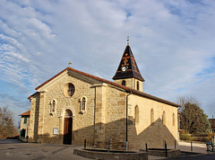 Villefontaine (38) 15 décembre 2014. L'église dans la partie ancienne de la ville.