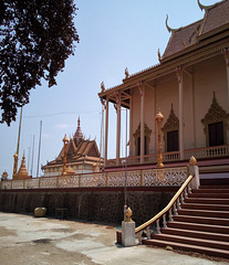 Lieu de culte à saveur cambodgienne  / Cambodian religious site