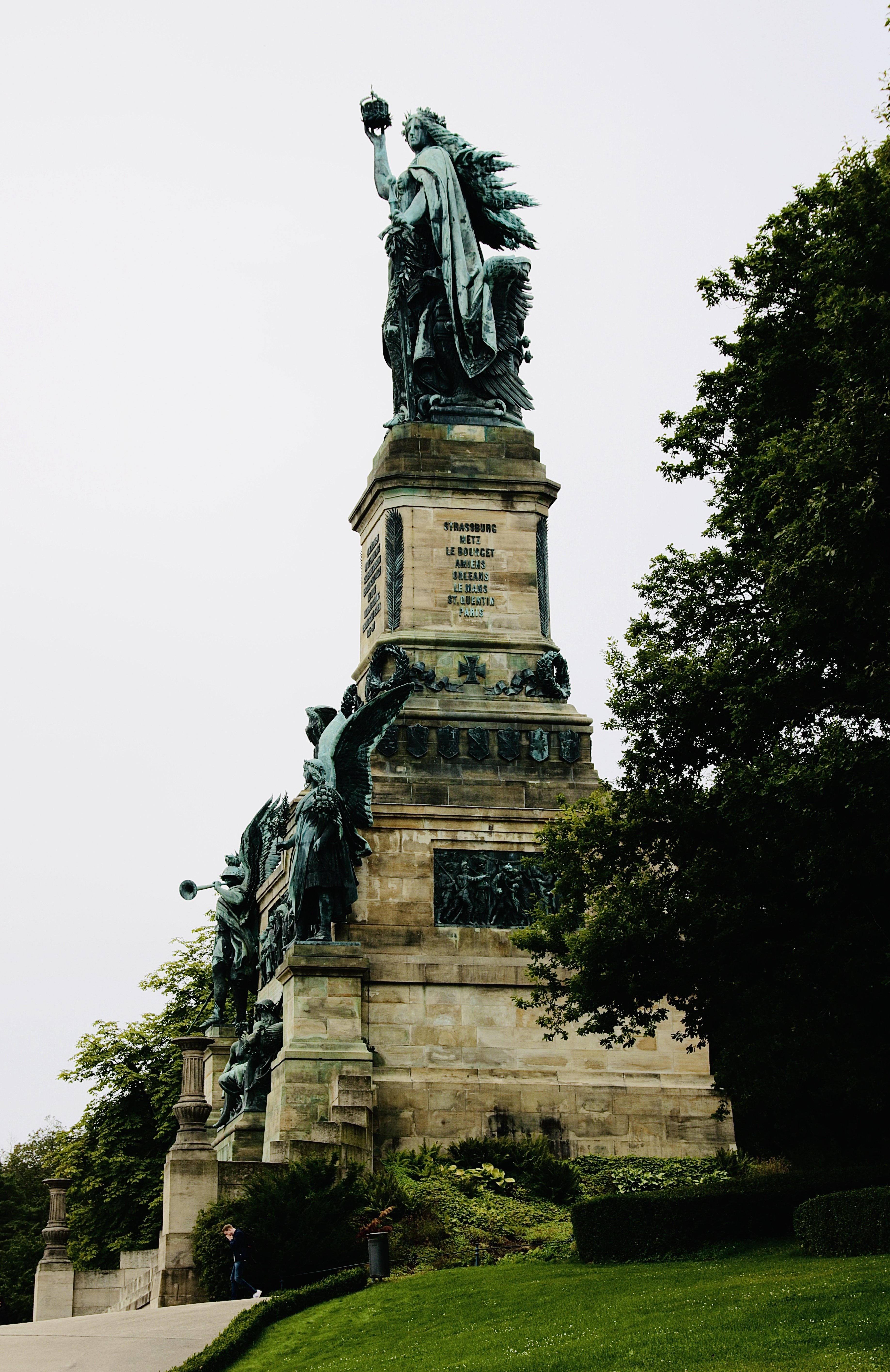 Die Wacht am Rhein: Das Niederwalddenkmal bei Rüdesheim