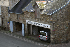 Garage premises in St Malo