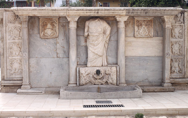 Venetian Bembo Fountain