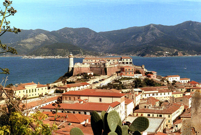 1986 View of Forte Falcone, Portoferraio and Villa dei Mulini