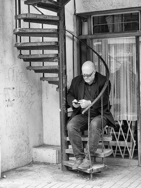 No matter  how many times he pressed the icon, the stair-lift app didn't appear to be working!