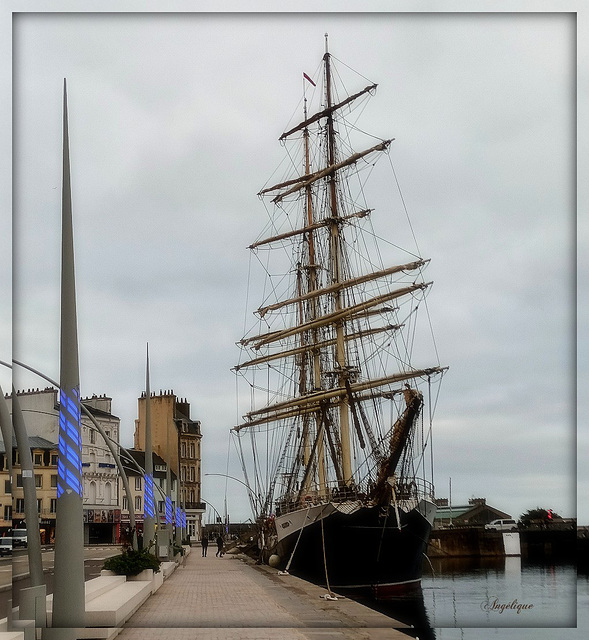 Ce matin dans le port ,  bon mardi à tous❤️