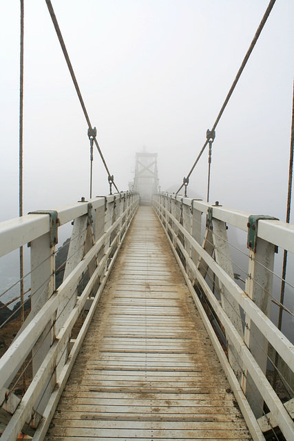 Bridge to the Point Bonita lighthouse