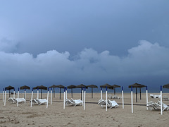 Monte Gordo beach, rain coming !