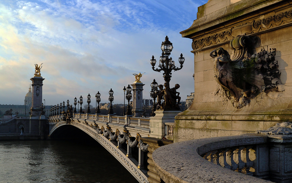 Pont Alexandre III , au petit matin