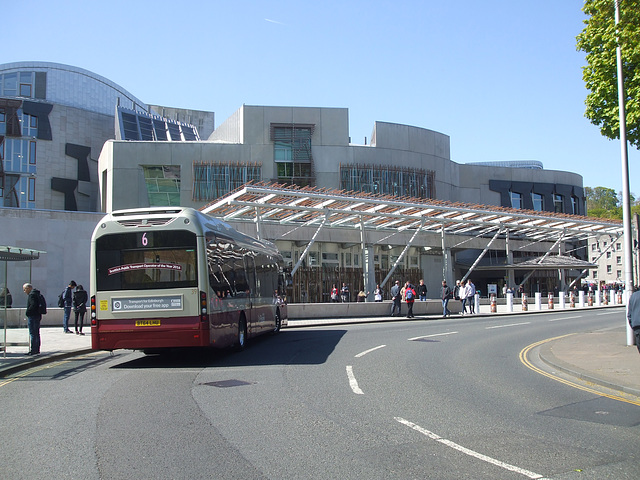 DSCF7130 Lothian Buses 39 (BT64 LHU) at the Scottish Parliament Building, Edinburgh - 6 May 2017
