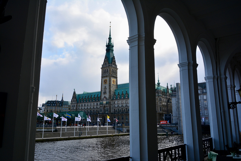 Hamburg 2019 – The Rathaus from the Alsterarkaden