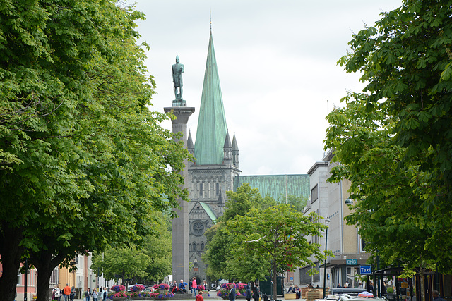 Norway, Trondheim, Olav Tryggvason Monument and Nidaros Domkirke