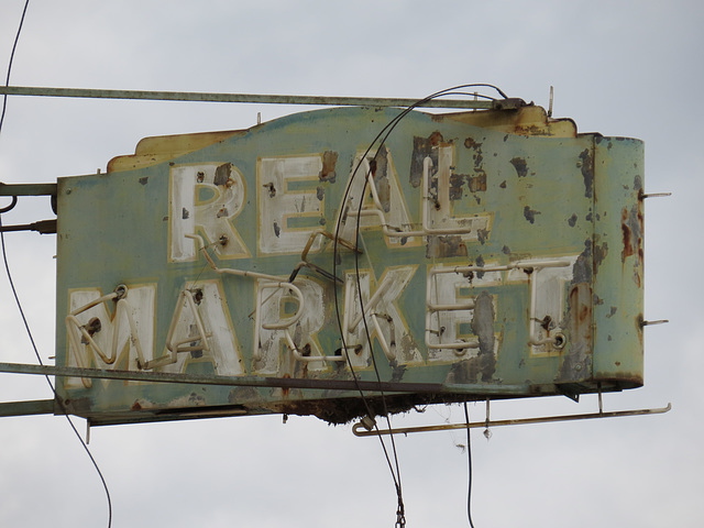 Real Market (Travelers Hotel)