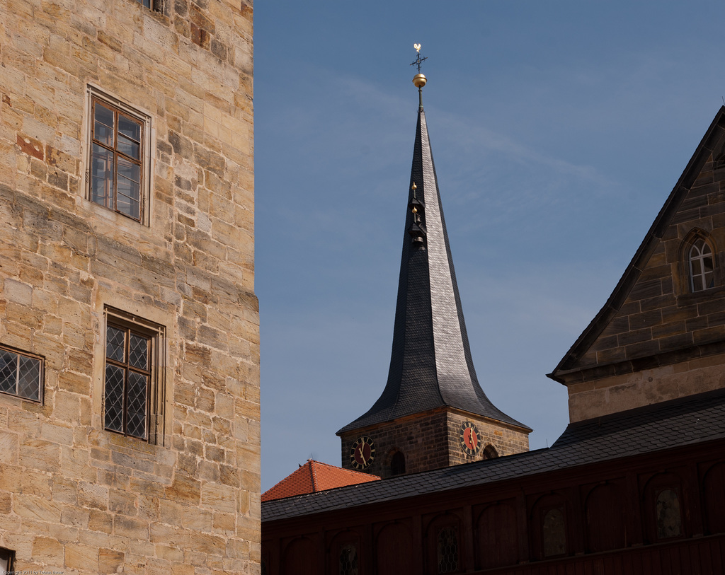 St. Laurentius mit Kirchgang zum Schloss