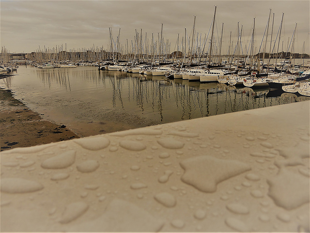 un jour au port après la pluie