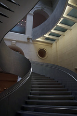 Le nouvel escalier permet un accès au musée de la Bibliothèque Nationale de France . .