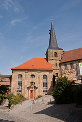 St. Laurentius mit Kirchgang zum Schloss
