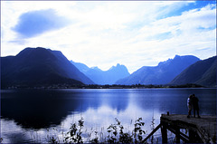 Blaue Stunde in Åndalsnes (im Hintergrund die schlafenden Trolle)