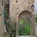 Porte du beffrois de la bastide de Fourcés (Gers)
