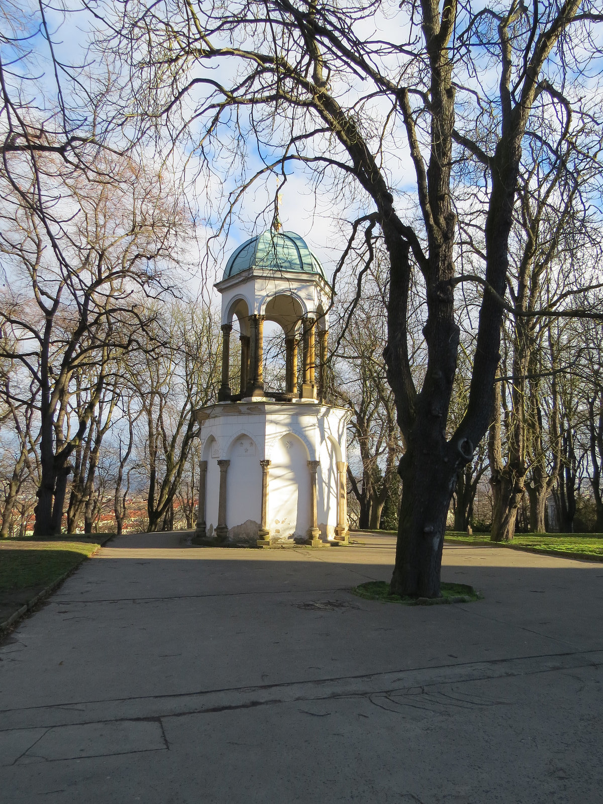 Petrin, 1.