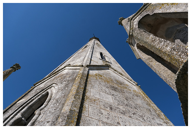 Le clocher de l'église de Bouin